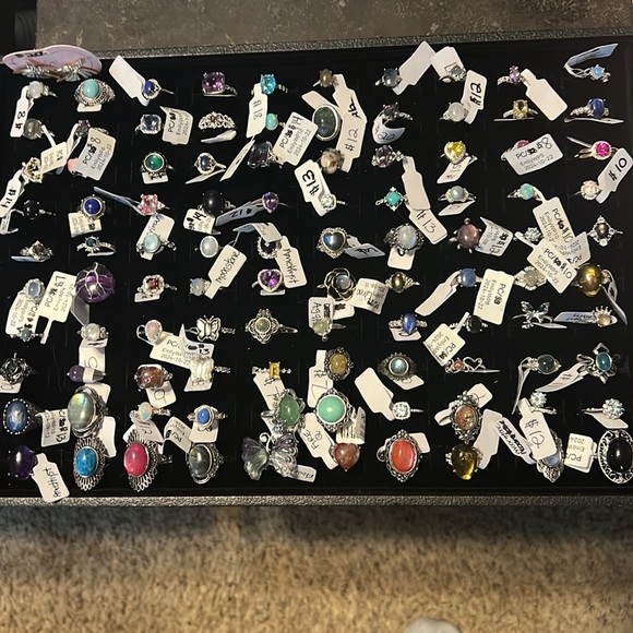 Rings Rings and more Rings - PRICES VARY AND ARE EACH PRICED SEPARATELY - Picture 4 of 4